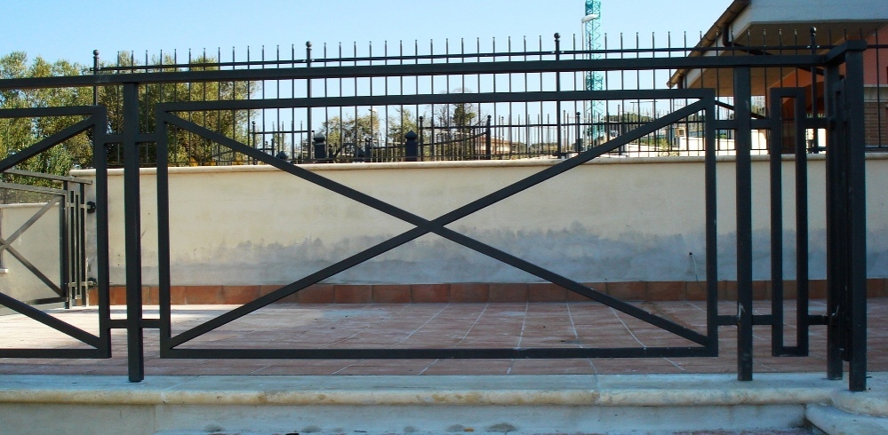 Realizzazione ringhiere in ferro - ringhiere in ferro battuto per balconi -  Roma - Laferpi